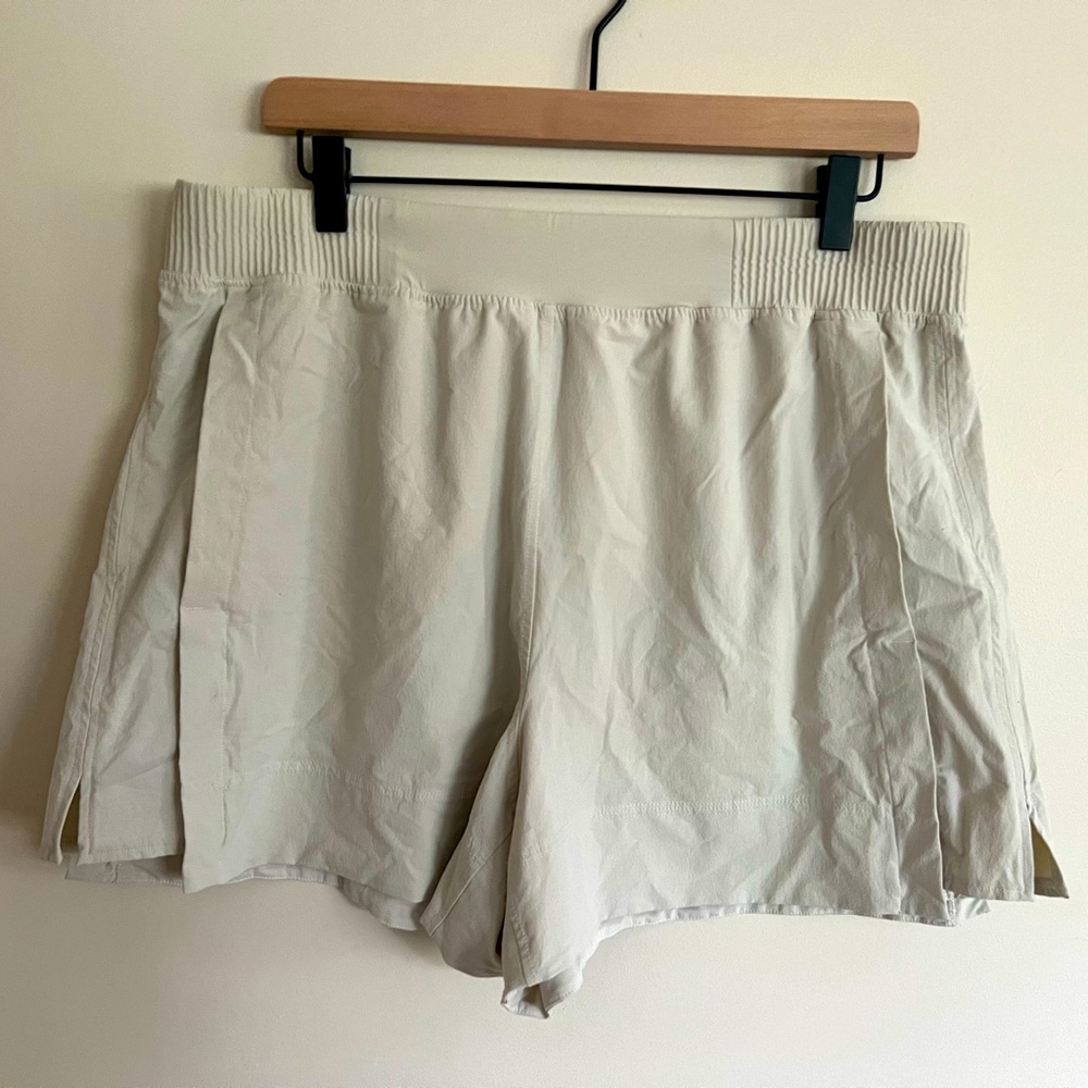Lululemon Stretch Woven Relaxed fit High Rise Short 4” | Bone